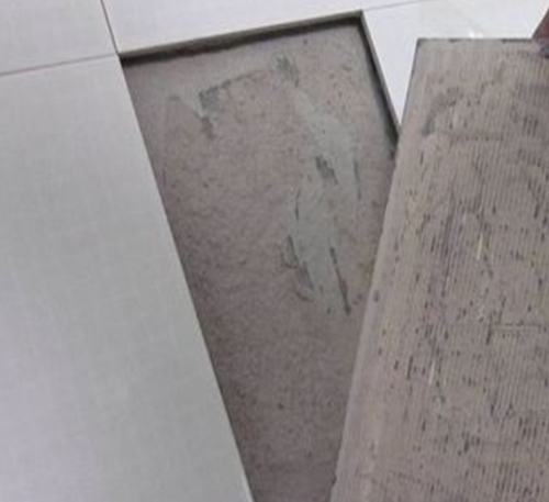 拉萨市瓷砖空鼓维修公司分享瓷砖铺贴时如果打浆（即涂抹在瓷砖背面和基层上的砂浆或瓷砖胶）过少，会带来以下问题